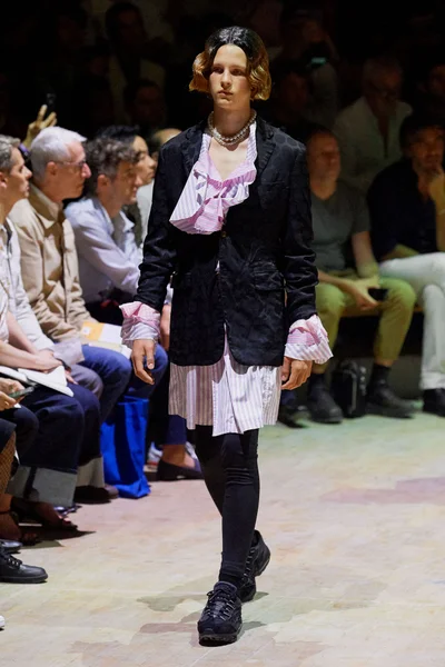 Look 18